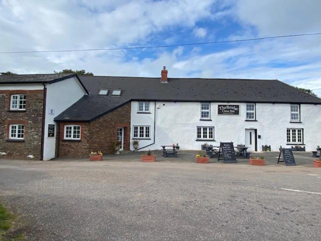 The Thelbridge Cross Inn Кредитон Экстерьер фото