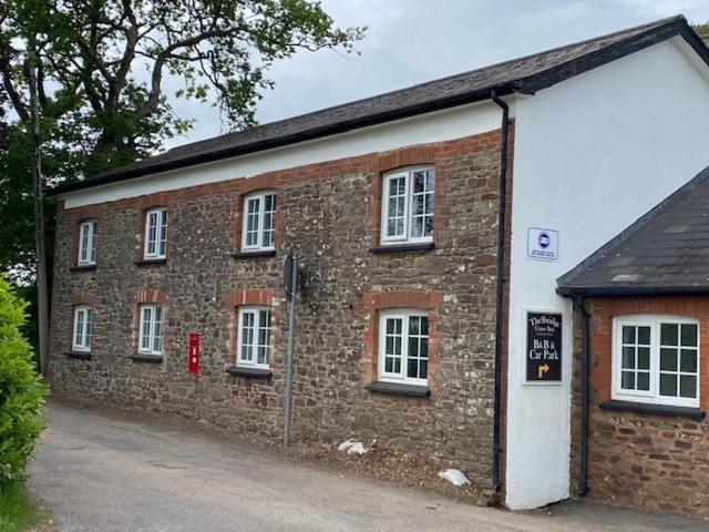 The Thelbridge Cross Inn Кредитон Экстерьер фото